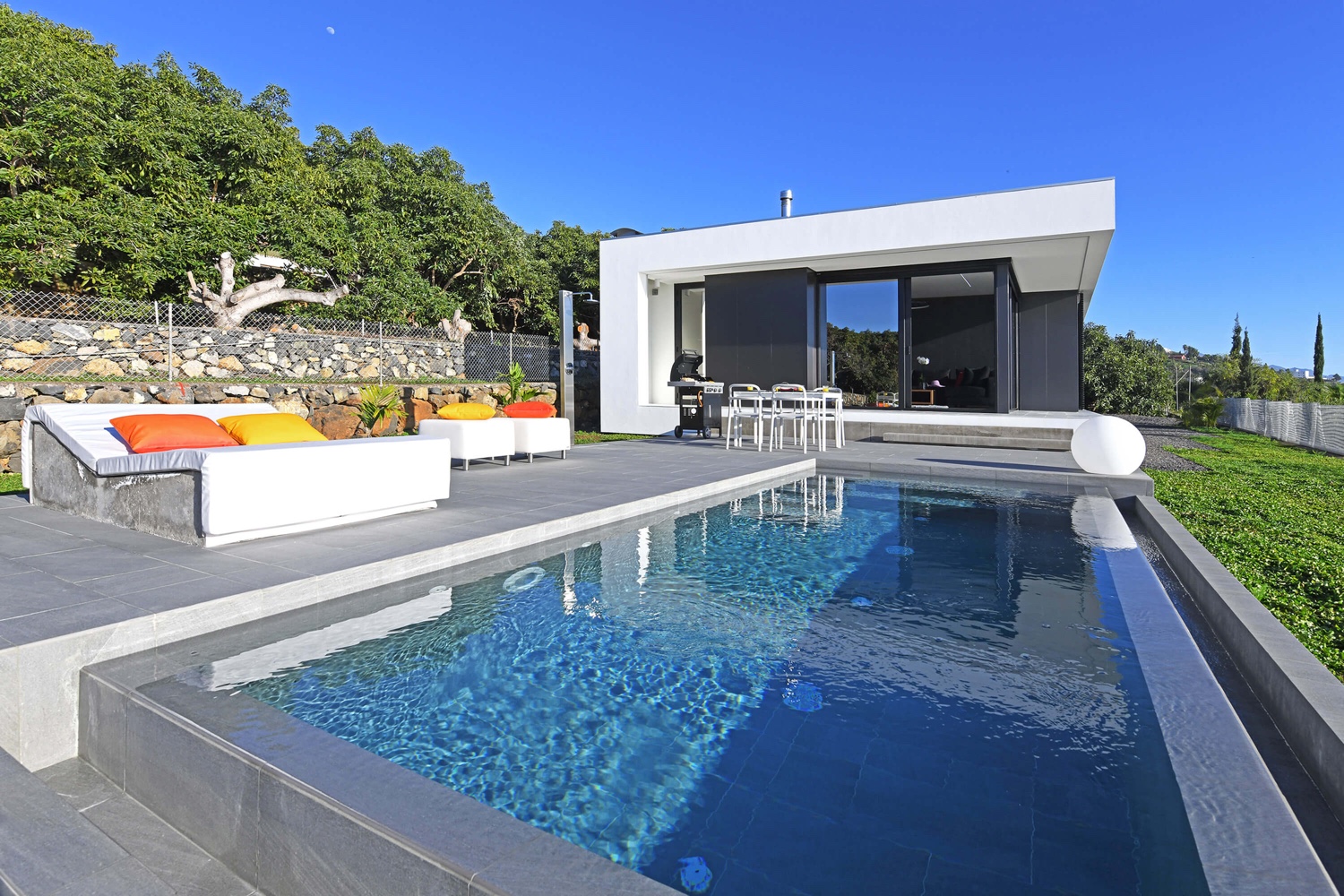 Moderní rekreační dům pro 2 osoby s vlastním bazénem a krásným výhledem na Atlantik